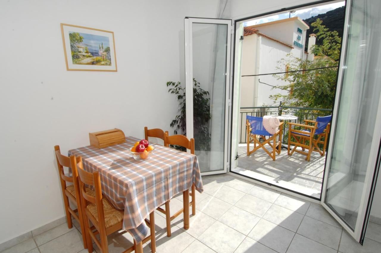 Alexis Studios And Apartments Agia Efimia ภายนอก รูปภาพ